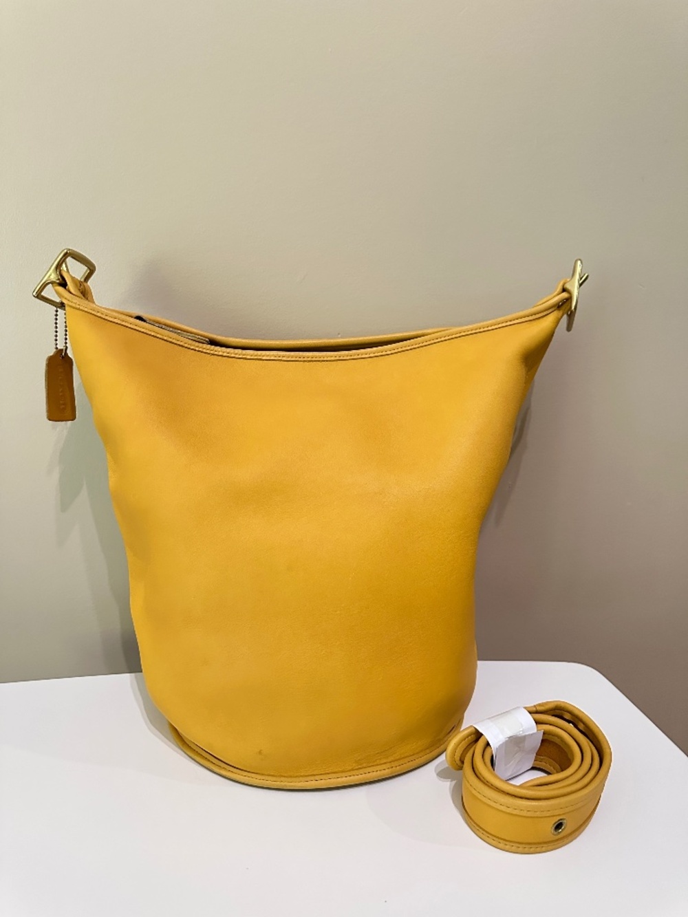 Vintage Coach 9085 XL Glovetan Yellow Leather Duffle Feed Bucket Shoulder Bag